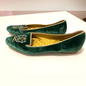 Dolce & Gabbana greet velvet slippers